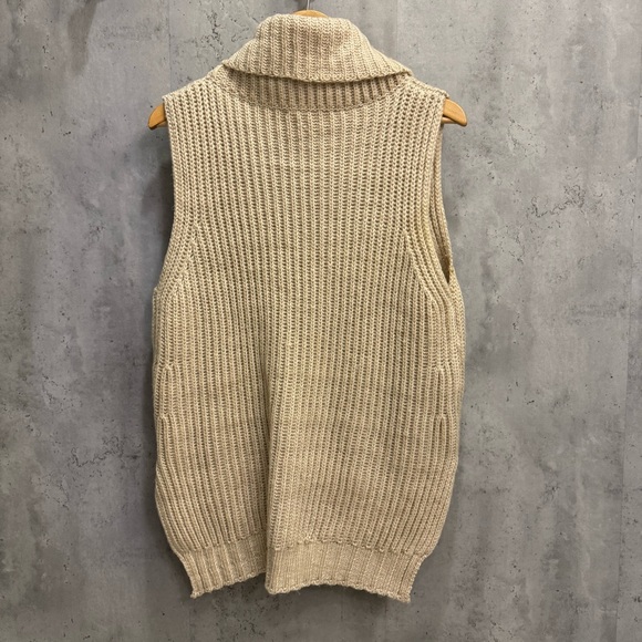 Women's Cream Sleeveless Turtleneck Sweater - Picture 5 of 6